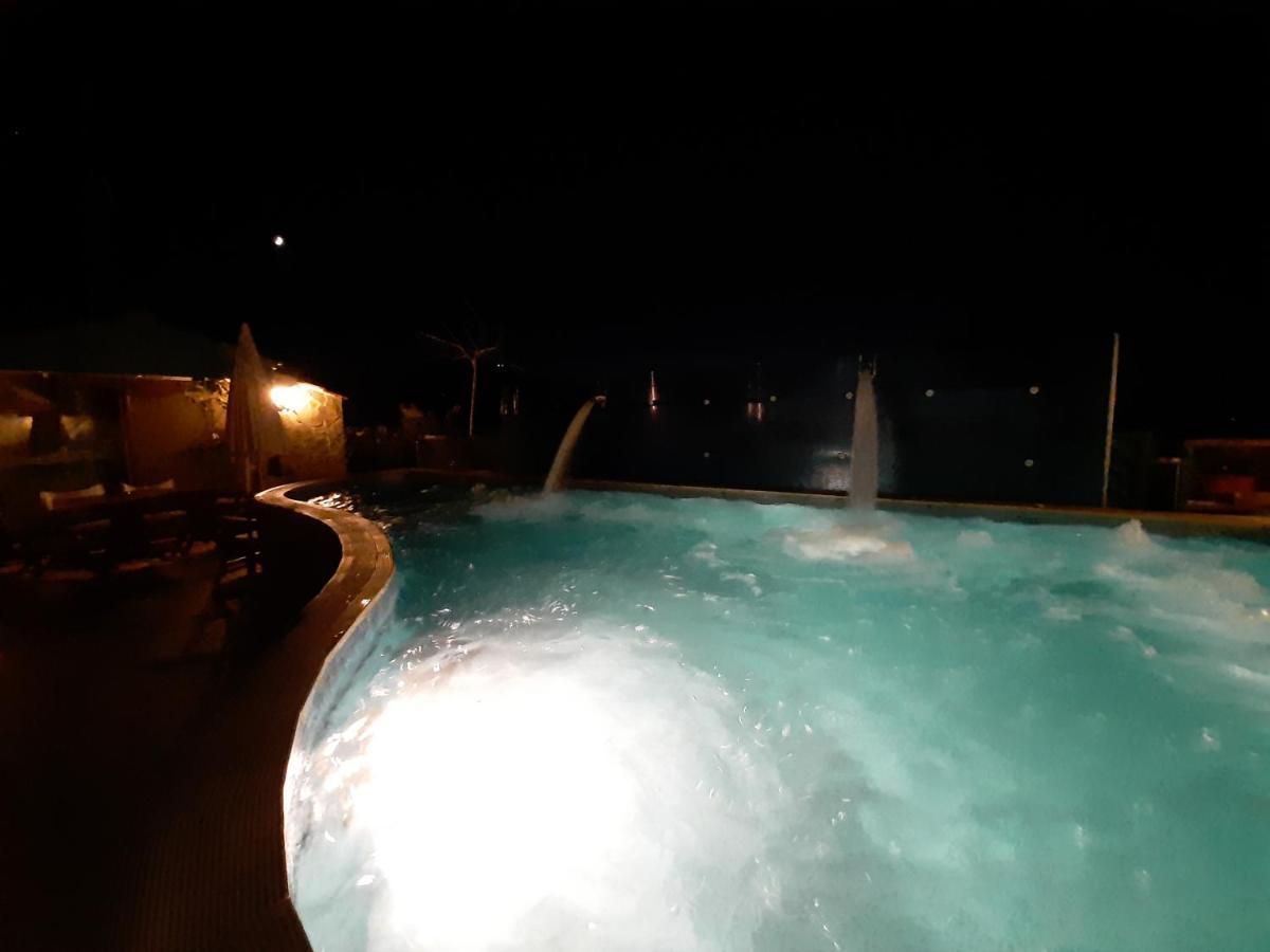 Hotel Flesvos Пефкохори Екстериор снимка